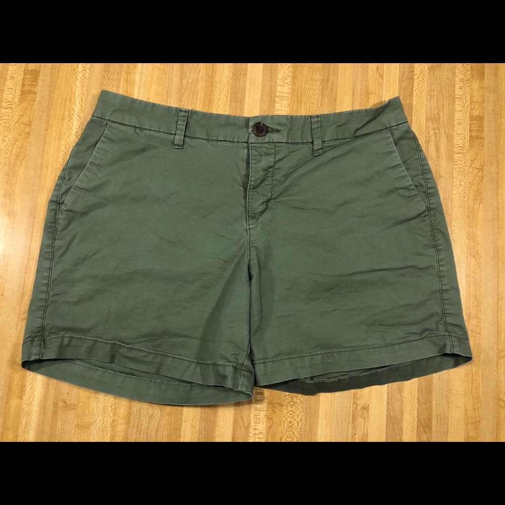 Army green Old Navy Everyday Short Size 6